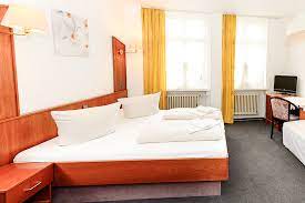 Ddr museum and museum island (museumsinsel) are cultural highlights, and travelers looking to shop may want to visit friedrichstrasse and kurfürstendamm. Bolgerini Inn Zimmer In Hotel Pension Bolgerini Inn In Berlin