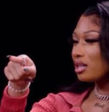 YoU mUsT bE BaLd uNdEr tHaT WIg.” 😂✋🏽 please stop the hate, it did need  some oil though 🙈 10:10 #barefoothooper #prettytoes #iwalkaroundbarefoot  #love #keepgoing #longhairdontcare #wigs #bikini #prettyfeetgang  #naturalhair #natural #nature #