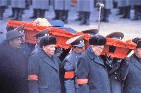 Funeral of Soviet leader Leonid Brezhnev (photo by Boris Yurchenko, 1982). : r/MarxistCulture