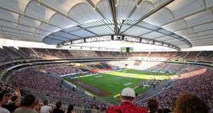 Ein bewegliches dach und platz für 90.000 zuschauer sind weitere attribute des neuen baus. Covered Fussballstadien Felder Mit Sunroofs