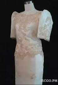 冷知識時間 — aloha shirt不用紮？ 主要受菲律賓的傳統服飾「barong tagalog」的影響，此服飾的穿著是自然垂墜、不紮進褲子裡的。 美國總統川普與菲律賓總統杜特蒂身穿菲律賓傳統服飾「barong tagalog」. å›¾ è²å¾‹å®¾ä¼ ç»Ÿæœé¥°ä»‹ç» è²å¾‹å®¾manilaé©¬å°¼æ‹‰å…¶ä»– ä¸€è²ç½'