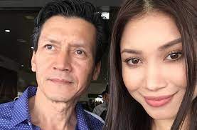 Mak dan ayah tak sabar untuk bertemu kamu, tulisnya. Ayah Buat Saya Menangis Zahirah Macwilson Iluminasi