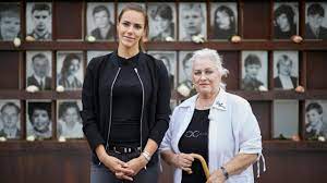 Meine war ebenfalls allein erziehend, aber dennoch hatte ich nicht das gefühl, dass meine mutter nie für mich dagewesen wäre. Esther Sedlaczek Mein Vater Und Ich Das Ist Sehr Speziell Bildplus Inhalt Leute Bild De