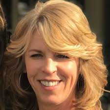 Lisa Lines (@lisarlines)