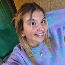 Beth Romine's Instagram, Twitter & Facebook