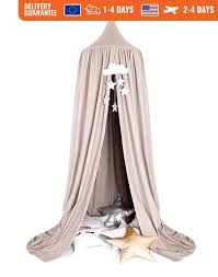 auvent beige tente couvert ciel de lit lit de bebe couvert idees de mode vetements vintage des vetements