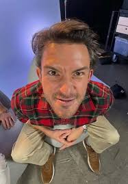 part 2 of the avatar cast literally being an episode of the office #sa...