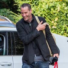 Most fans will recall that keanu reeves kept his hair doo pretty clean when playing neo for the matrix. Keanu Reeves Unveils Buzzcut Hair For The Matrix 4