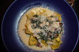 Tina den frysta spenaten och krama ur ev vattnenöverskott. Nybergsmat