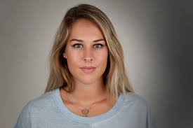 Nel 2016 si aggiudica la medaglia di bronzo al volteggio alle olimpiadi di rio de janeiro, diventando la. Giulia Steingruber Auf Dem Heissen Stuhl Panolin Swiss Oil Technology