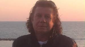 Muore dopo aver salvato 3 bambine dal mare agitato, la vittima è Franco  Gatto