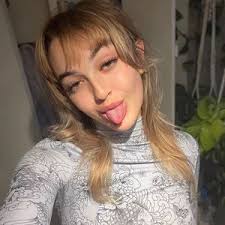 Dubsie (@kimkardashian.251)