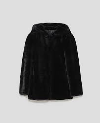 Doudoune cintrée taille 36 couleur crème avec col fourrure qui peut se transformer en capuche grâce à une fermeture éclair dans le col. Image 6 De Manteau A Capuche Effet Fausse Fourrure De Zara Coat Faux Fur Hood Faux Fur