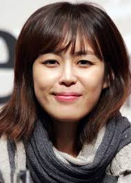 A side part and soft waves dress up a short hairstyle. 50 Korean Hairstyles That You Can Try Right Now