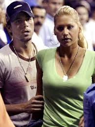 Anna kournikova was on the professional track, and everyone knew it. Anna Kournikova Und Enrique Iglesias