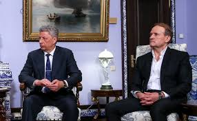 Віктор володимирович медведчук народный депутат украины ix созыва с 29 августа 2019 глава политсовета партии. Na Ukraine Zaveli Delo Protiv Pustivshih Bojko I Medvedchuka V Rossiyu Sluzhb Politika Rbk