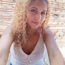 Vocês sabiam disso? . A gola do body é assim para que ele seja retirado por  baixo, sem passar pela cabeça do bebê. Isso é super útil para aquele  momento que a