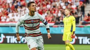 It shows all personal information about the players, including age, nationality, contract duration and current market. Mozpoqe9gfzttm