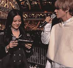 Saw a lot of korean fans talking about visoo and how it's real. Blackpink Taehyung Gif Blackpink Taehyung Jisoo Discover Share Gifs