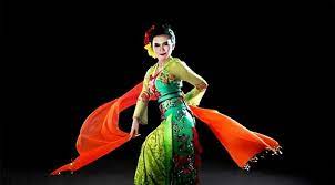 Tari kanjar tari kanjar adalah tarian sakral yang terdapat di kalimantan timur dan tari ini biasa ditampilkan dalam bentuk tari tunggal, tari kelompok, maupun tari massal. 40 Contoh Tari Tunggal Dan Nama Asalnya Ulasan Lengkap Tari Tunggal