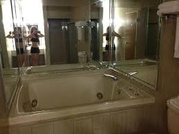 You can even book rooms with hot tubs for the perfect hot tub experience. Room 804 King Executive Suite With Oversized Jacuzzi Tub Picture Of Holiday Inn Express Pensacola Beach Tripadvisor