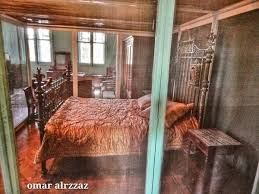 غرفة نوم و سرير الأمير محمد علي ملحوظة السرير موضوع داخل ناموسية خشبية مصنوعة من قبل إدارة المتحف للحفاظ عليه Home Decor Home Furniture