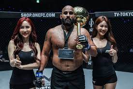 Bhullar put pressure on the feet since the first seconds of the fight, backing vera against the case arjan bhullar def. Arjan Bhullar Plans To Make History At One Dangal Asian Mma