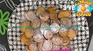 Vengono fatti nel periodo di carnevale, sono delle deliziose girelle dolci caramellate e aromatizzate agli agrumi. Limoncini Di Carnevale Ricetta Prova Del Cuoco