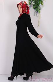 Dugme Detayli Klos Ferace Siyah Victorian Elbiseler Mutevazi Kiyafetler Moda Stilleri