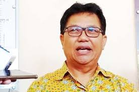 Menjejaki apa yang dialami bapanya. Pasien Corona Depok Sudah Jatuh Ditimpa Tangga