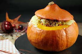 Der butternut kürbis steckt voller vitamine, ist eiweißreich, hat wenig kohlenhydrate und ist als gefüllter butternut auch low carb (ohne beilagen). Herbst Rezept Gefullter Kurbis Mit Hackfleisch Und Lauch