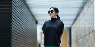Can i borrow you tongue? Wow Syahrini Jual Mukena Berlapis Emas Merdeka Com