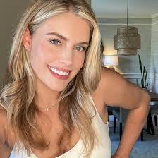 Emily Thibodeaux's Instagram, Twitter & Facebook