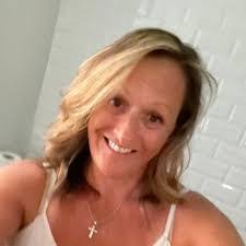 Tracy Larkin's Instagram, Twitter & Facebook