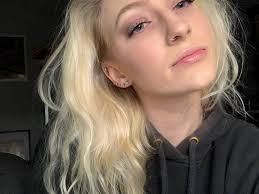 Danielle Hansen's Instagram, Twitter & Facebook