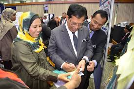 Beliau dibantu timbalan menteri, yang berhormat senator wan ahmad fayshal wan ahmad kamal. Institute For Youth Research Malaysia Indeks Belia Malaysia Lonjakkan Baru Kementerian Belia Dan Sukan Malaysia Kbs