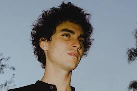 Quién es Diego Cuevas, músico e hijo de Beto Cuevas