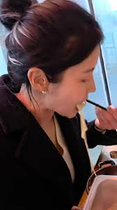 속기사가 왜 주총에 갈까?” 주총, 이사회, 각종 회의록은 정확한 기록이 법적 효력이 있습니다. 속기법인 지원은 녹음이 안 되거나,  민감한 자리일수록 직접 갑니다. 현장 속기부터 회의록 정리까지 한 번에. “녹취만 있다고 끝나는 게