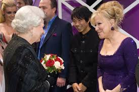 Midler was born in honolulu, hawaii, on december 1, 1945. Bette Midler Starportrat News Bilder Gala De