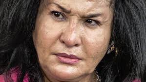 Azrene soraya bersama ayah kandungnya abdul aziz nong chik yang sangat humble dan low profile.abdul aziz adalah bekas suami ds rosmahkelihatan mereka sangat. Helena On Twitter Aziz Nong Chik Bekas Suami Rosmah Mansor Danial Jer