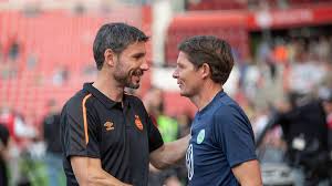 Van bommel is deze zomer begonnen als hoofdtrainer bij vfl wolfsburg. Mark Van Bommel Wird Trainer Des Vfl Wolfsburg