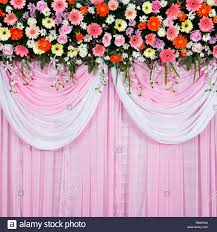 Bei uns findet ihr traumhafte deko für den schönsten tag des lebens! Hochzeit Szene Schoner Hintergrund Aus Stoff Und Blumen Dekoration Hochzeit Gemacht Stockfotografie Alamy