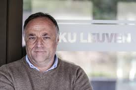 Marc van ranst, zoon van een onderwijzer en kleinzoon van een metaalarbeider, was de eerste in zijn familie die universitaire studies aanvatte. Marc Van Ranst Als We Deze Stevige Maatregelen Volgen Kom Gazet Van Antwerpen Mobile