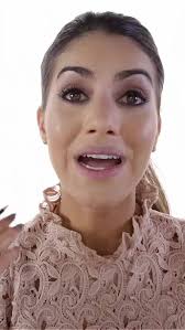 Hoje começa a nossa série de tutoriais que a Camila Figueiredo Coelho fez  inspirada nas belezas do clipe MULHERES. A mulher da vez é a Mulher Feliz,  que leva a vida leve e vê a beleza ao seu redor., ...