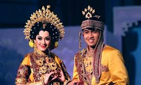 Hanya budi baik yang akan saling mencari, saling menjaga, dalam kenangan tanpa akhir. Pepatah Bugis Dan Artinya 15 Peribahasa Terpopuler Guratgarut Com