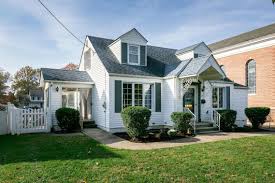 22 S Fellowship Rd Maple Shade Nj 08052 Njbl361500 Berkshire Hathaway Homeservices Fox Roach In 2020 Maple Shade House Styles Dining Room Rug