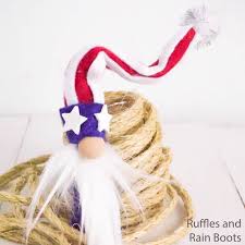 This includes 4 versions of the fourth of july gnome: Make This Easy Patriotic Gnome For July 4th
