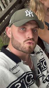 Hey there, There are 3 of us looking for an apartment or house share from  the beginning of January for 2-3 months. We are all from England and  Ireland. We are all