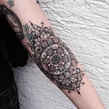 Tattoo Blog Instagram B R I S I N G R Weibliche Arm Tattoos Tattoos Unterarm Armbeugen Tattoos