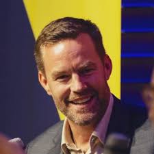 Incredible. Security guards ordered to cut off the ribbons that sexual  abuse survivors have tied to the fence of St Mary's Cathedral, where Pell's  body lies in state.